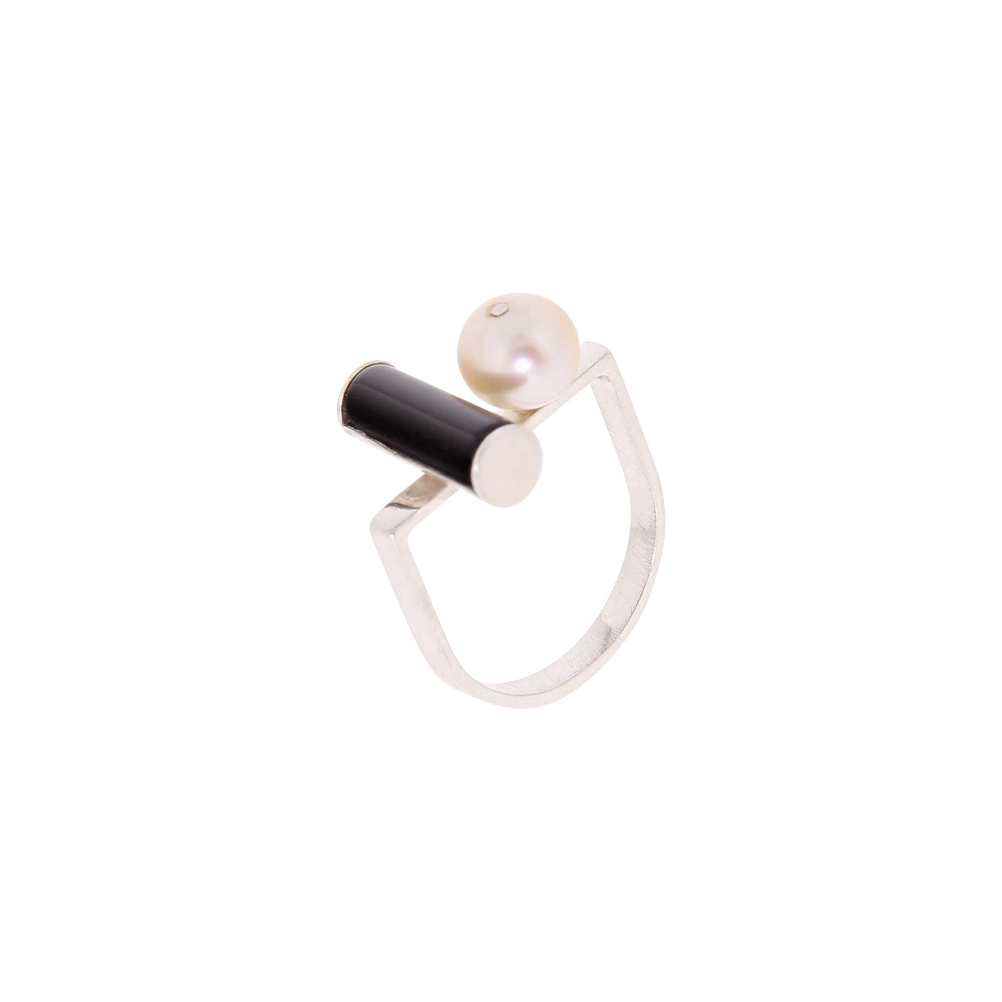 silver u-shape pearl onyx ring