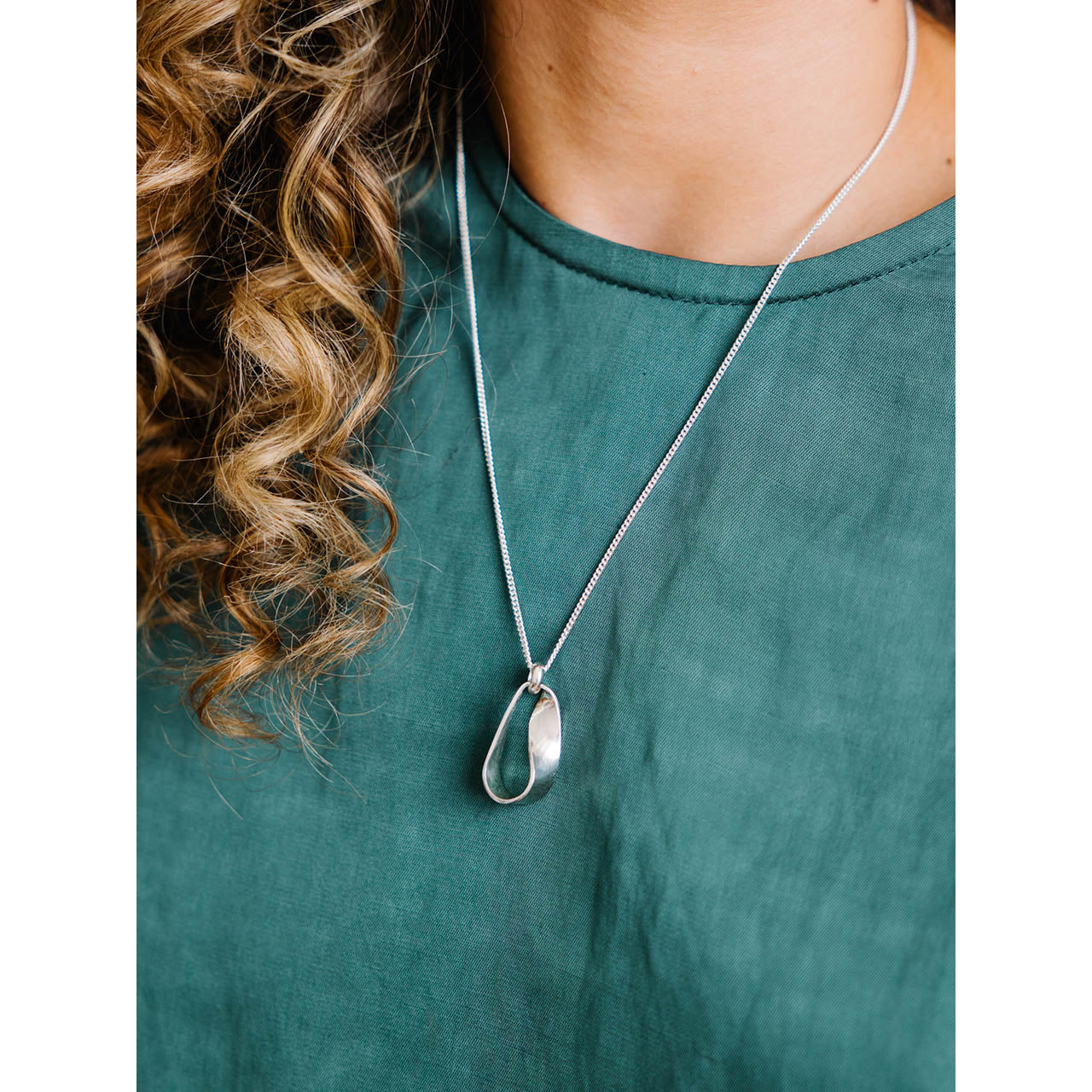 Pleat pendant