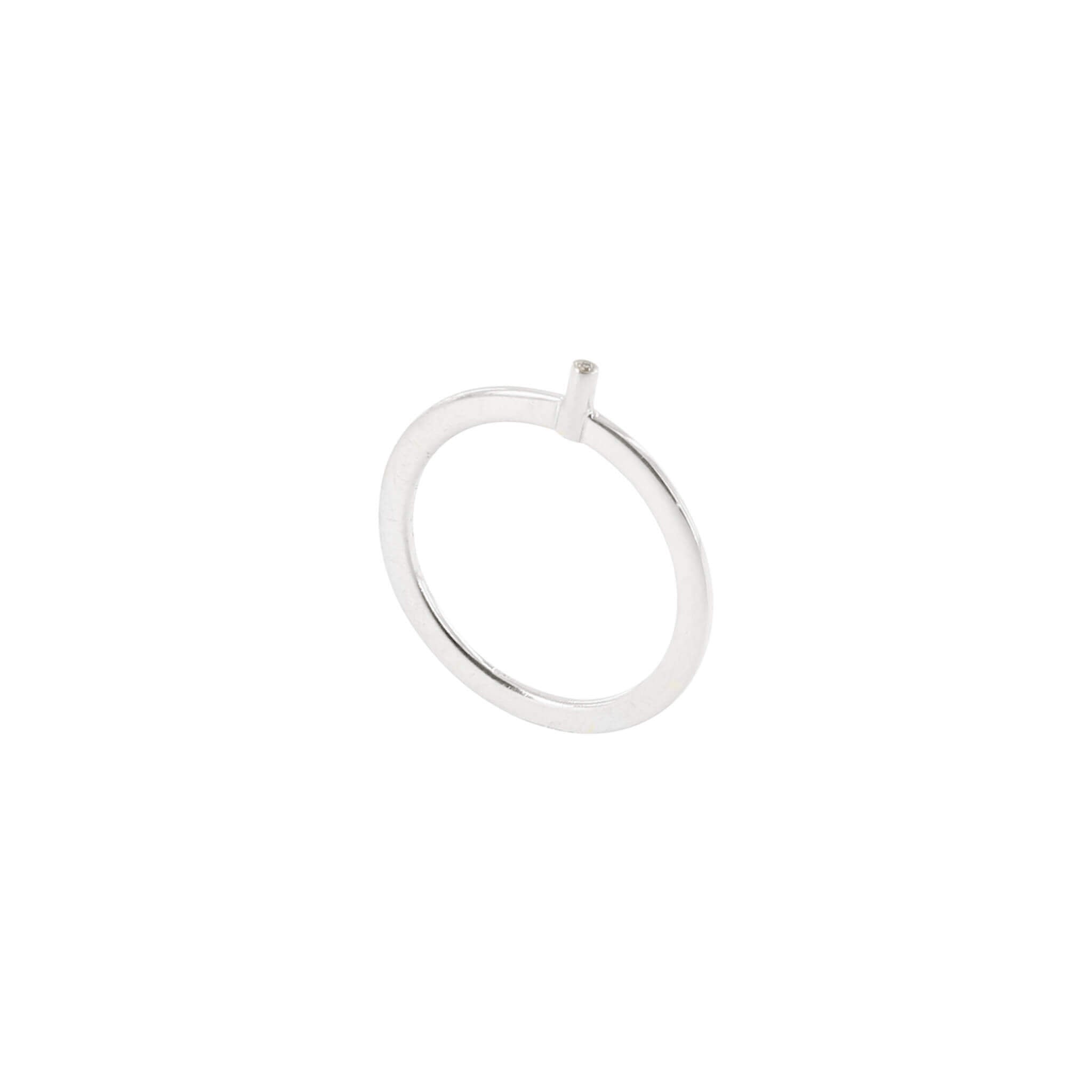 18-carat white gold rina ring