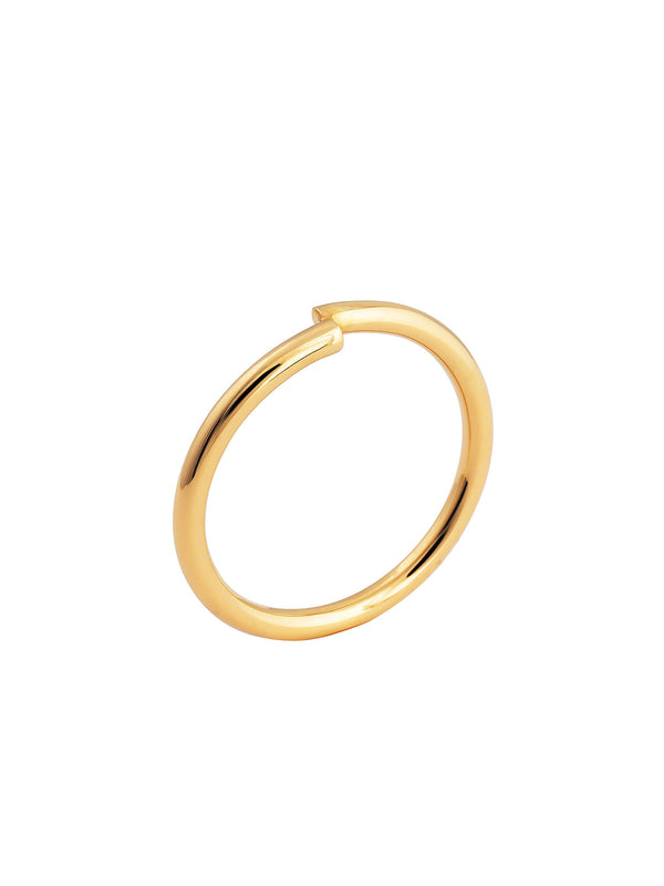 Product image of the Collis ring in 18-carat yellow gold, featuring a round-shaped band with a subtle slit at the top, symbolizing two separate parts coming together as one. 