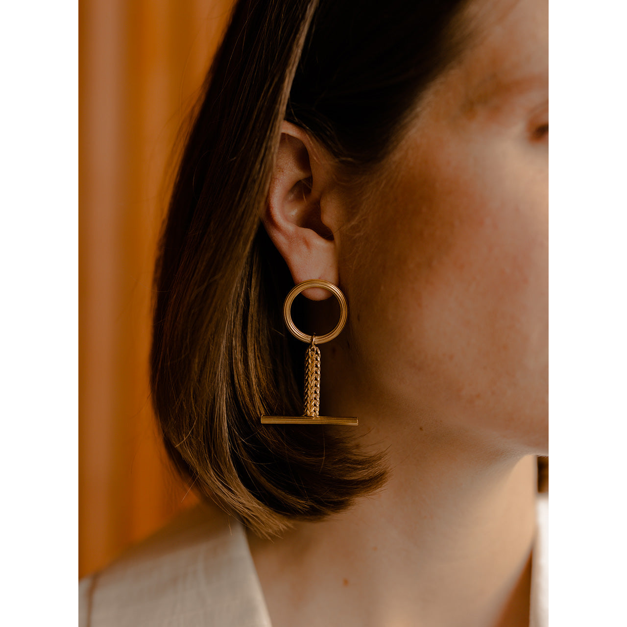 The Carve earrings playfully pay homage to our iconic Carve bracelet, offering a delightful nod in a shorter form.