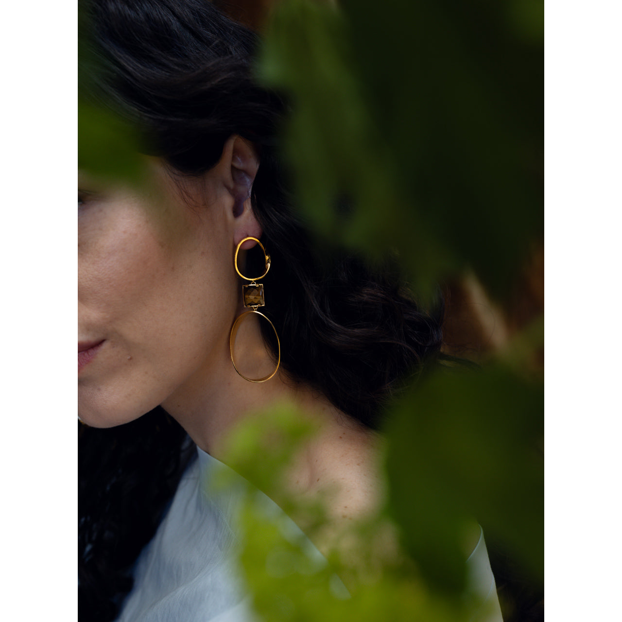 Curve earrings with tiger-eye