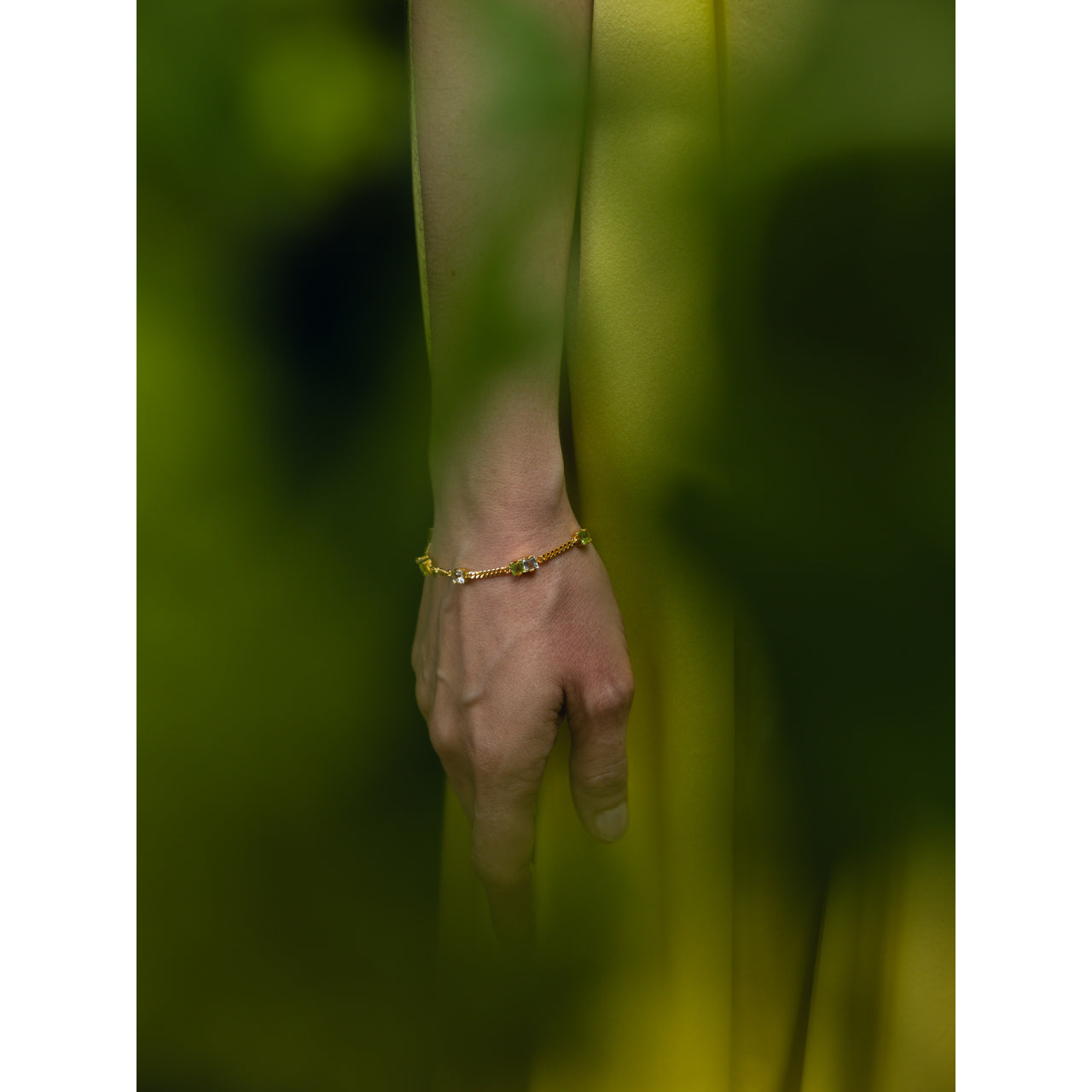 Eternal bracelet with peridot and crystal