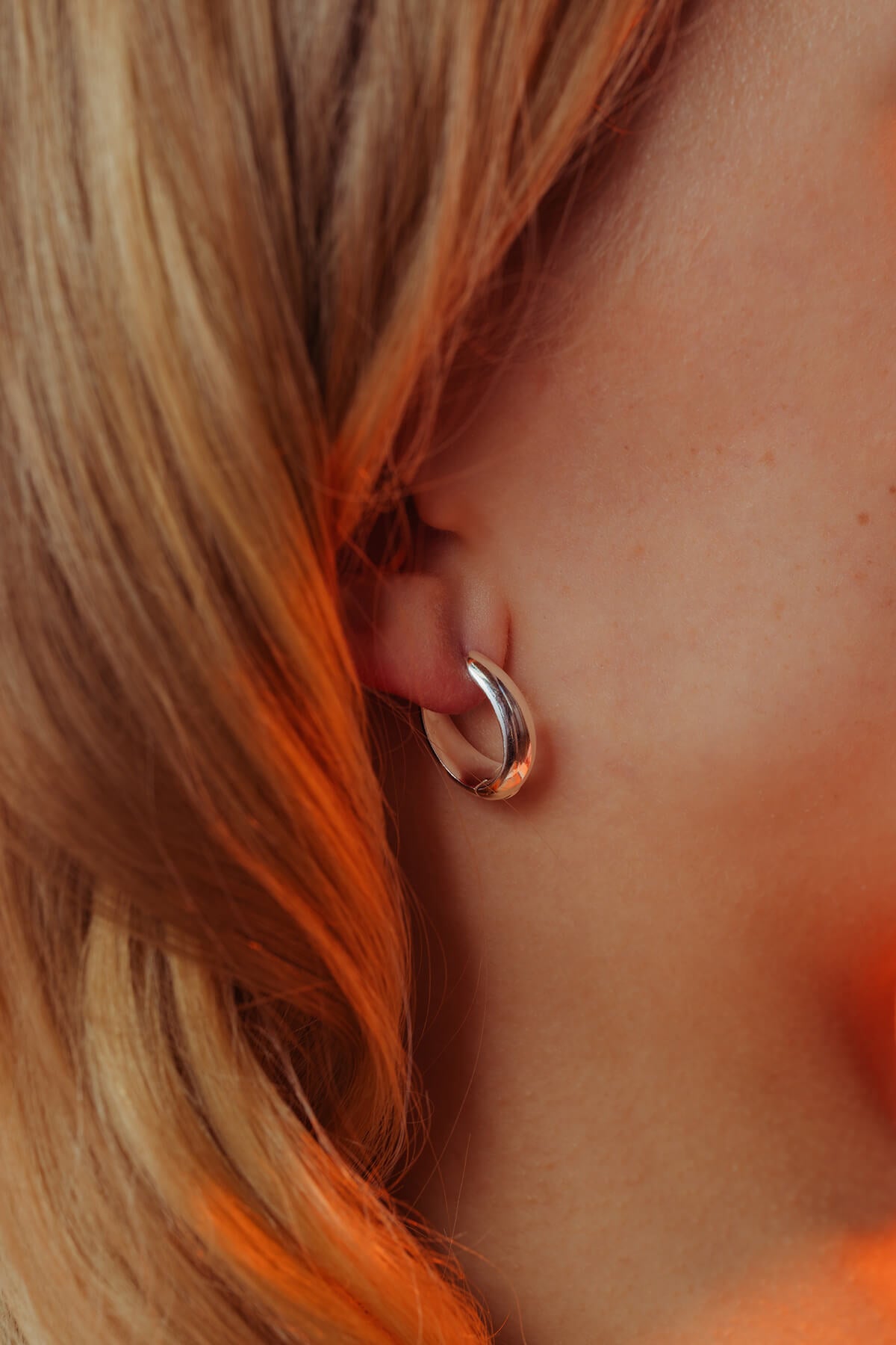Splash hoops in silver featuring softly rounded droplet-inspired hoops with a polished finish.