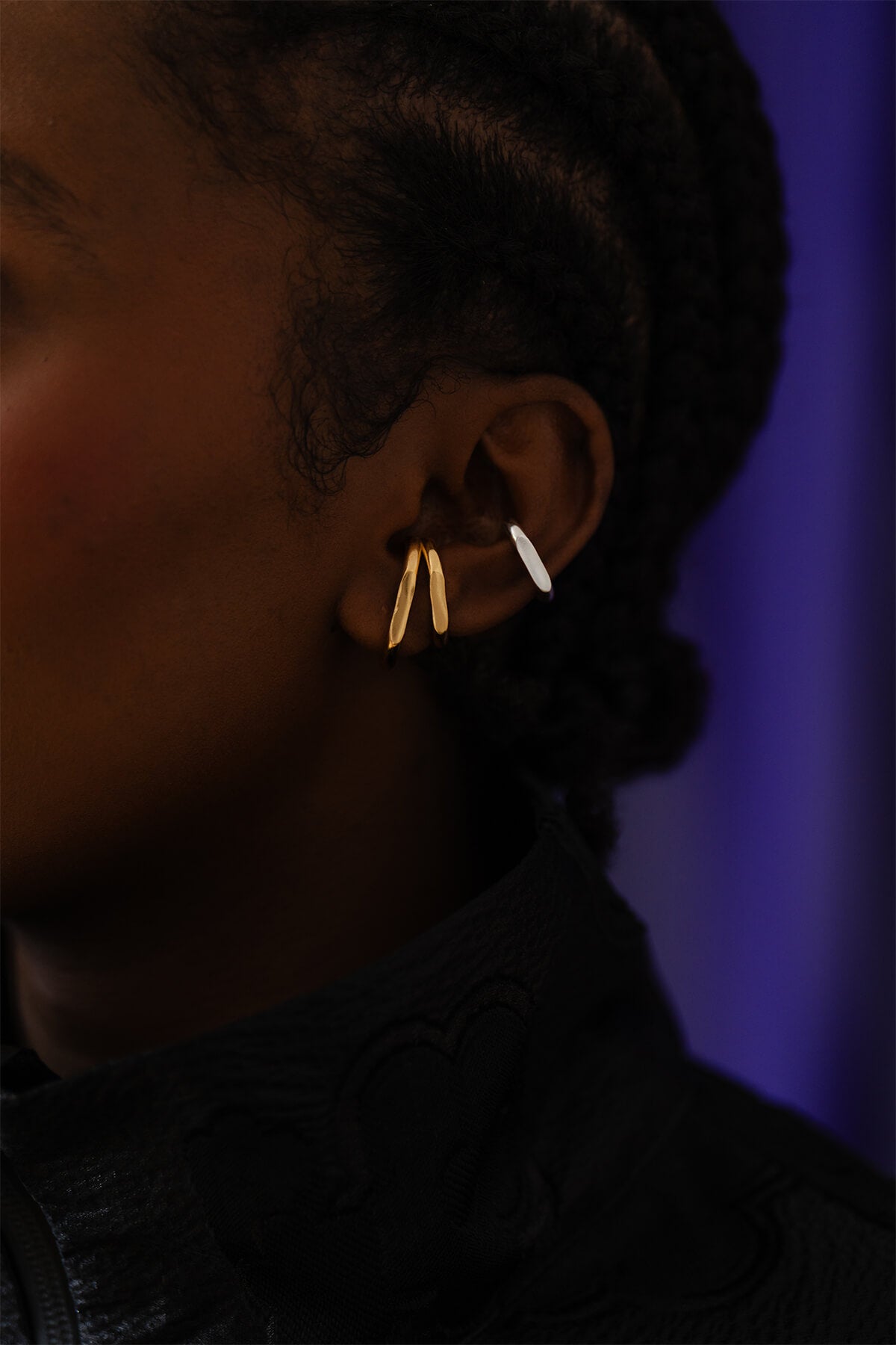 Close-up of the Facet Ear cuff – a no-piercing-required design with a clean, geometric front detail for subtle sophistication.