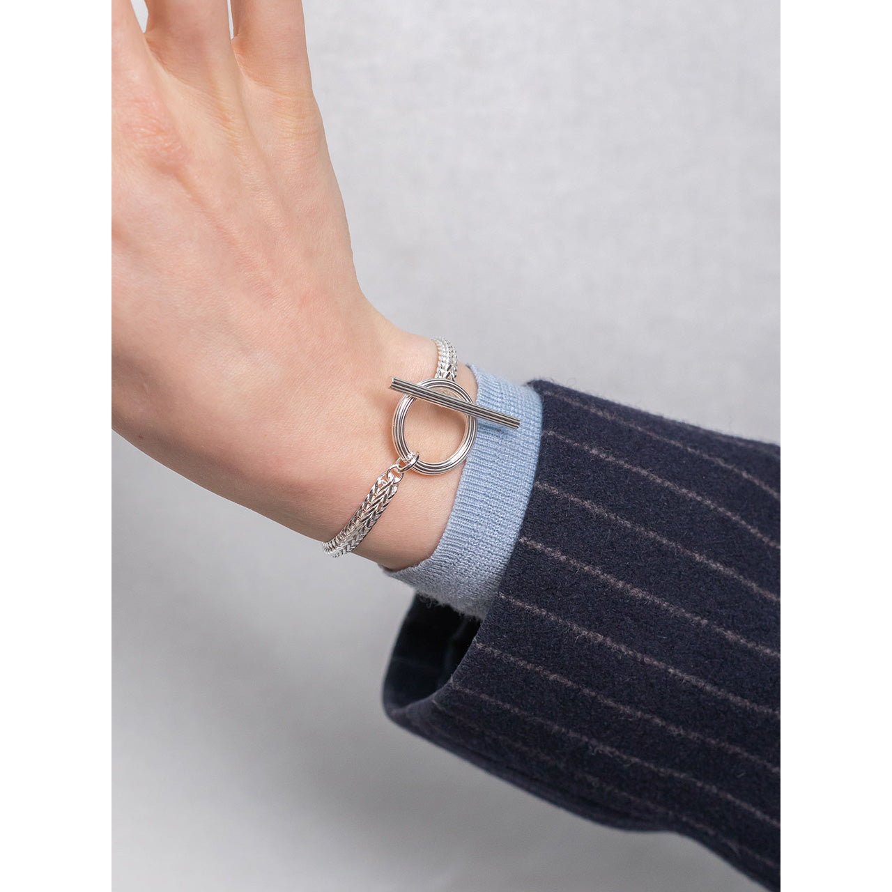 fine t-lock bracelet