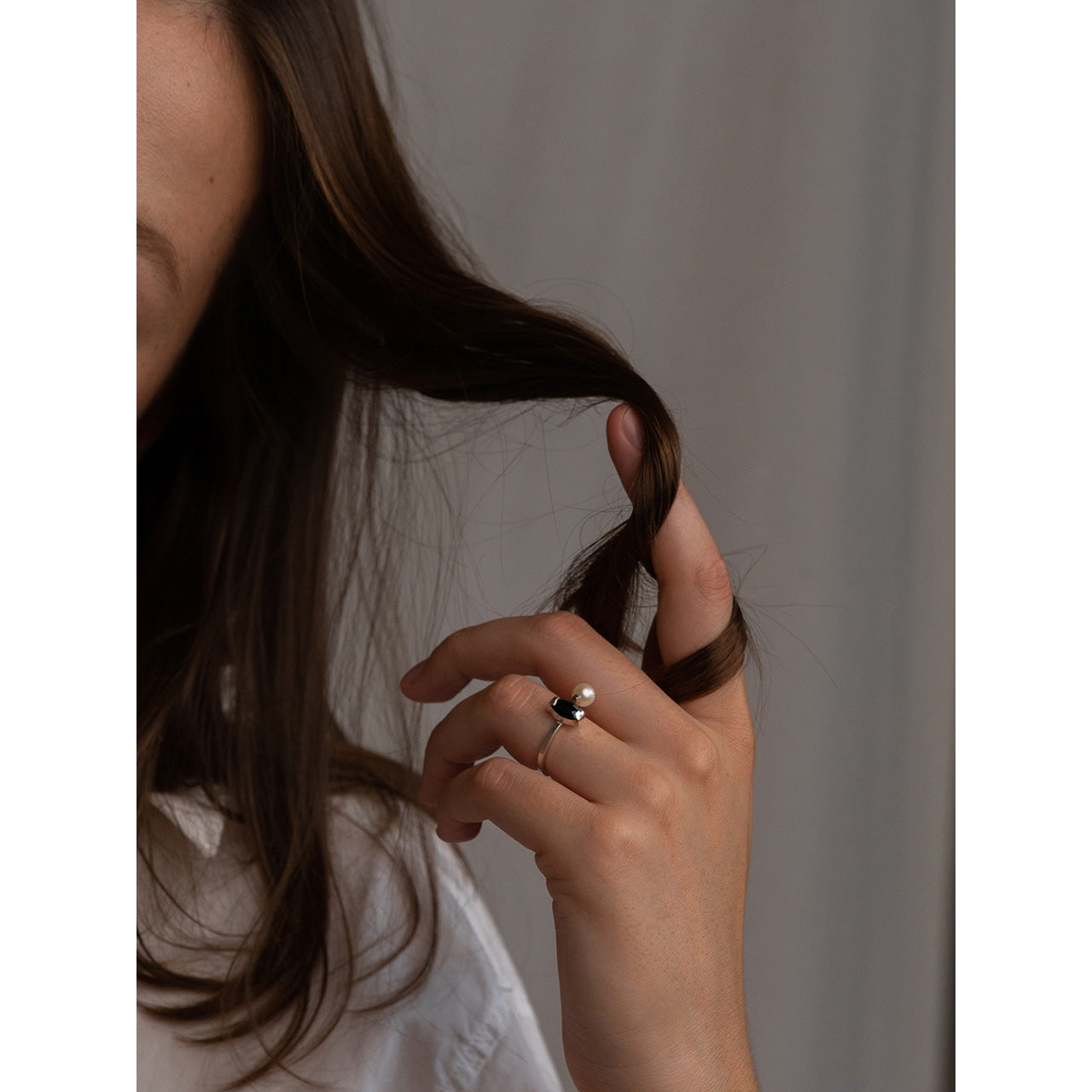 serif ring with onyx and pearl